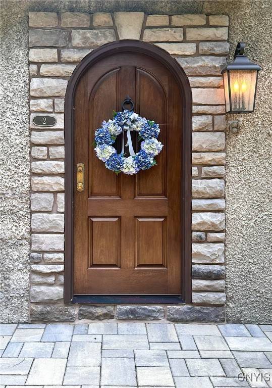 2 Longfellow DR, New Hartford, NY 13413