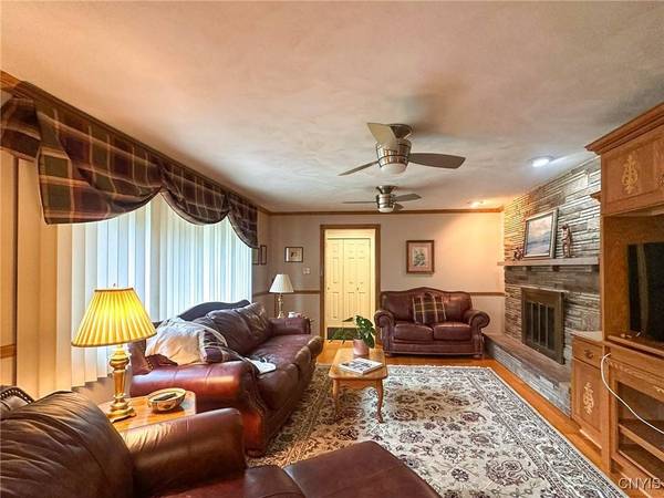 22 Canterbury RD, New Hartford, NY 13413