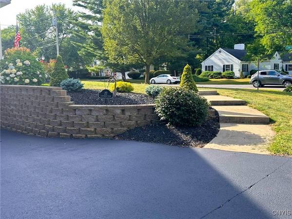 22 Canterbury RD, New Hartford, NY 13413