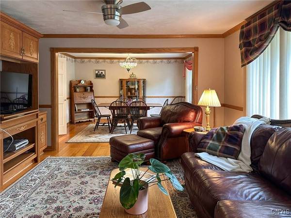 22 Canterbury RD, New Hartford, NY 13413