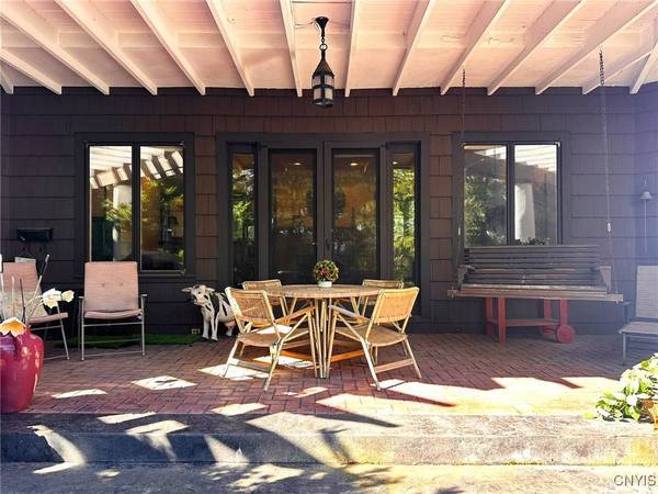 2 Jordan RD, New Hartford, NY 13413