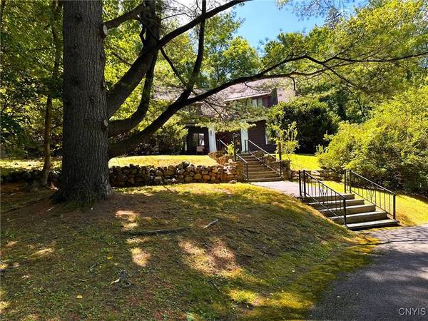 2 Jordan RD, New Hartford, NY 13413