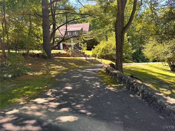 2 Jordan RD, New Hartford, NY 13413