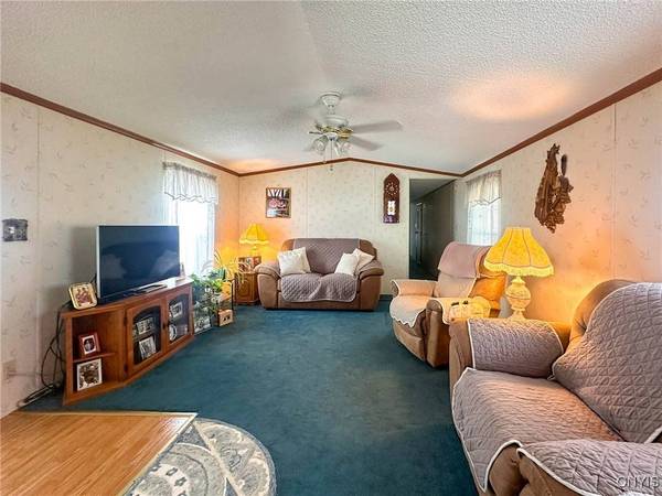 1 Waterwheel CIR, New Hartford, NY 13413