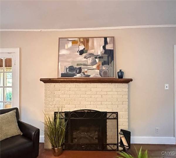 11 Brookline DR, Utica, NY 13501