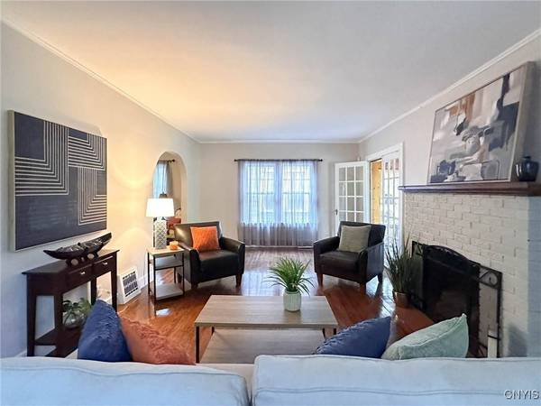 11 Brookline DR, Utica, NY 13501
