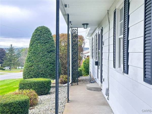 61 Janet TER, New Hartford, NY 13413