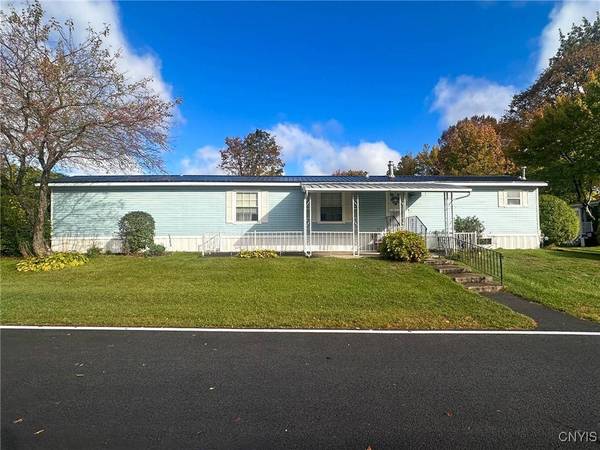 24 Singleton DR, New Hartford, NY 13413