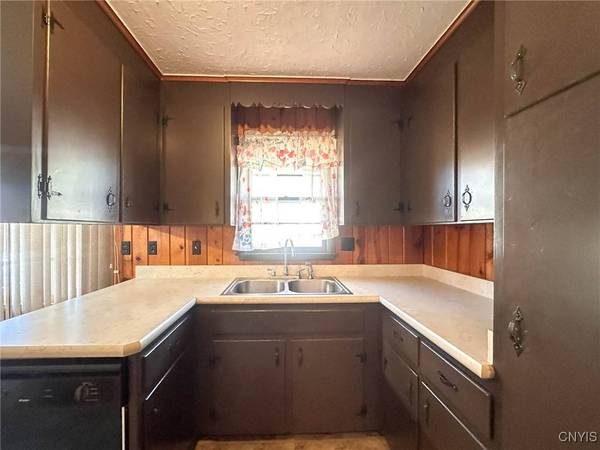 710 Cosby RD, Utica, NY 13502