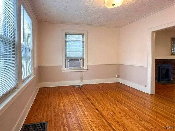 12 Rose PL, Utica, NY 13502