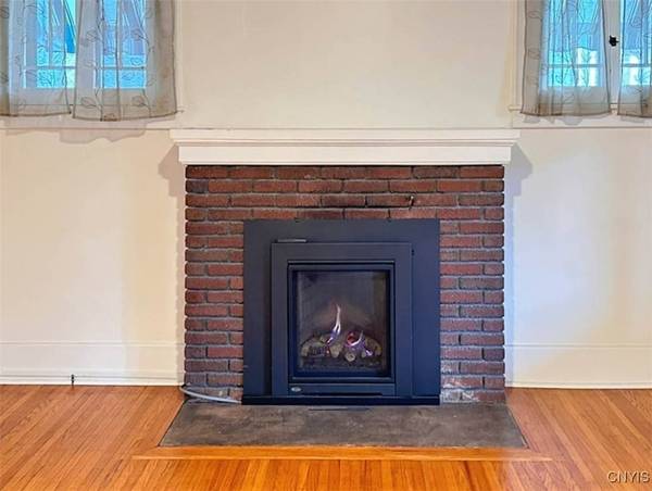 12 Rose PL, Utica, NY 13502