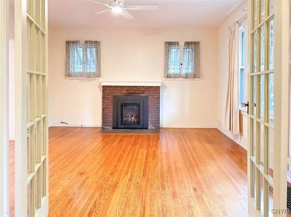 12 Rose PL, Utica, NY 13502