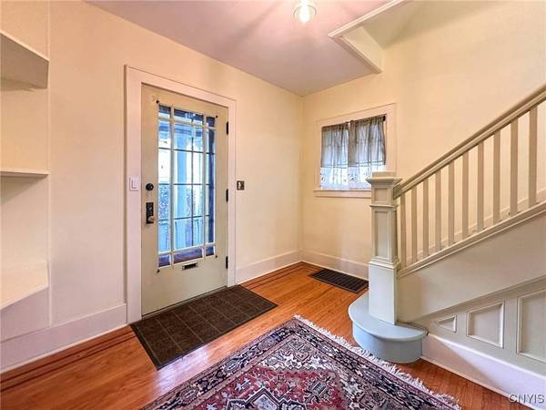 12 Rose PL, Utica, NY 13502