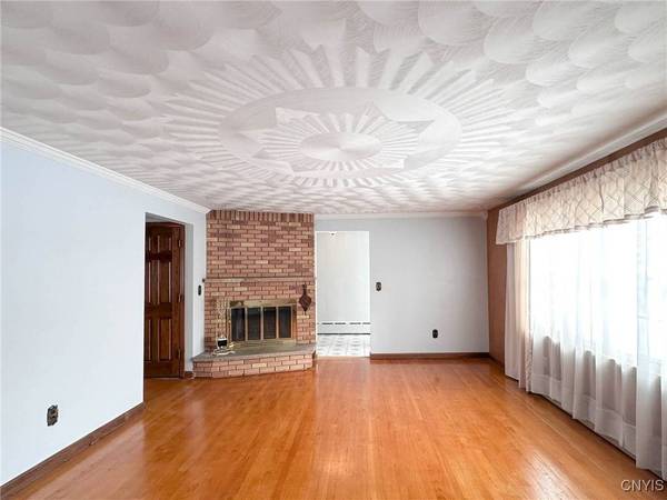 319 Winchester DR, Whitestown, NY 13492