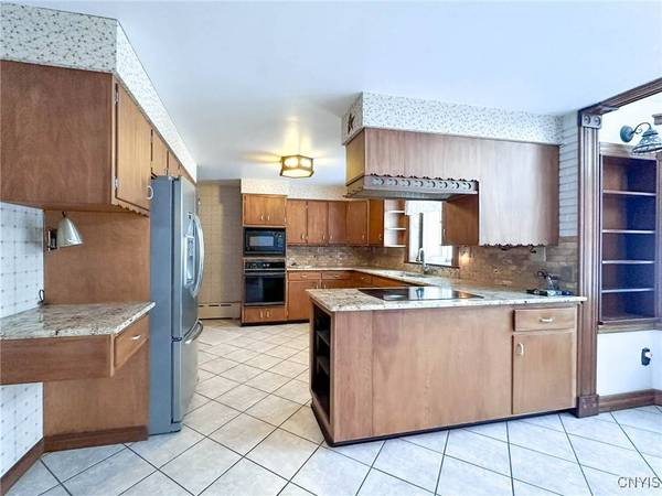 319 Winchester DR, Whitestown, NY 13492