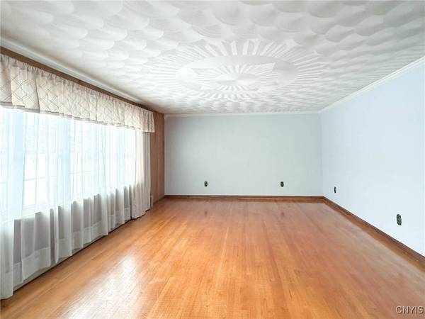 319 Winchester DR, Whitestown, NY 13492