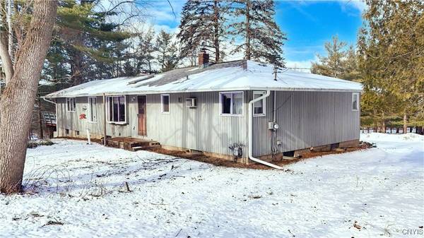 20 Cascade DR, New Hartford, NY 13413