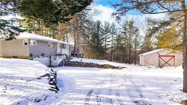 20 Cascade DR, New Hartford, NY 13413
