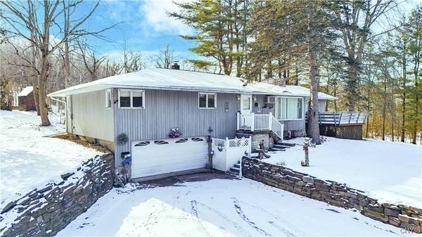 20 Cascade DR, New Hartford, NY 13413
