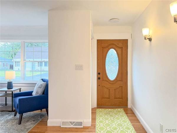 8 Burmont CT, Utica, NY 13502