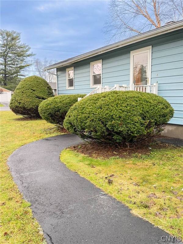 8 Burmont CT, Utica, NY 13502