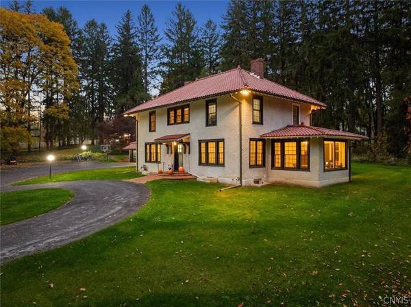 28 Jordan RD, New Hartford, NY 13413