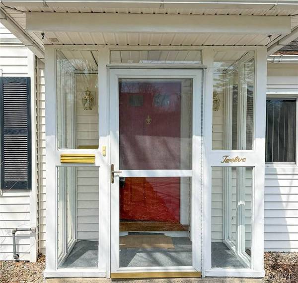 12 Windsor TER, New Hartford, NY 13413