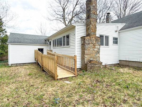 12 Sherrill LN, New Hartford, NY 13413