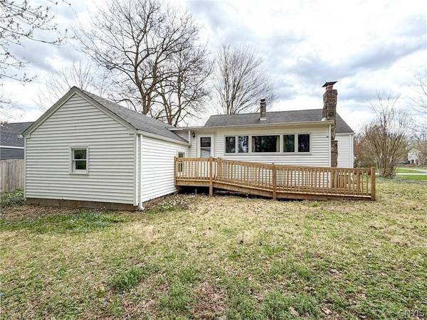 12 Sherrill LN, New Hartford, NY 13413