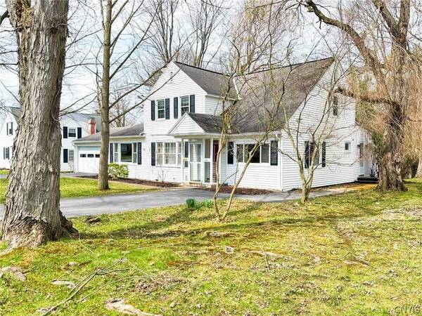 12 Windsor TER, New Hartford, NY 13413