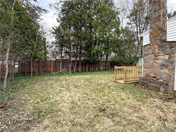 12 Sherrill LN, New Hartford, NY 13413