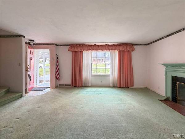 12 Windsor TER, New Hartford, NY 13413