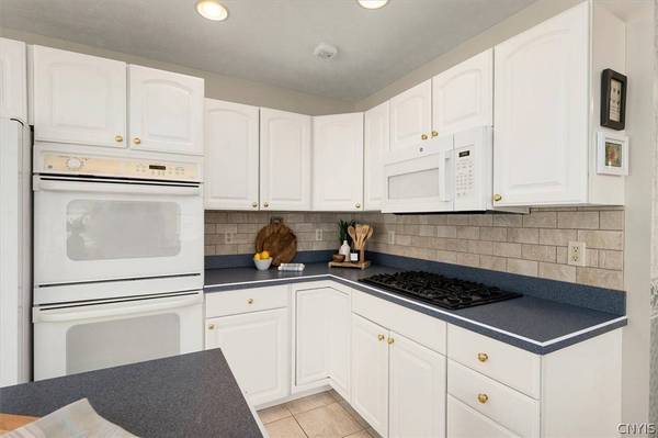 9211 Grange Hill RD, New Hartford, NY 13413