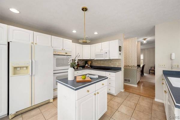 9211 Grange Hill RD, New Hartford, NY 13413