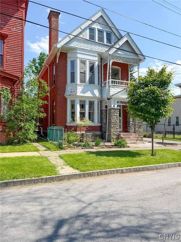 1129 Summit PL, Utica, NY 13501