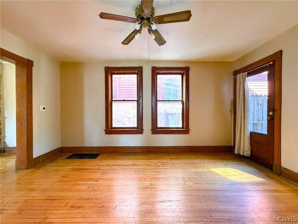 1129 Summit PL, Utica, NY 13501