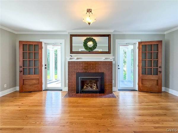 1400 Old Burrstone RD, Utica, NY 13502