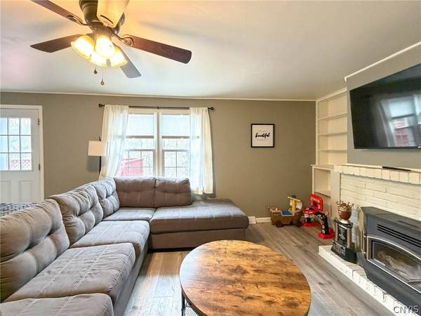 2955 Graffenburg RD, New Hartford, NY 13413