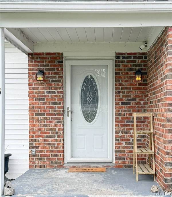 2955 Graffenburg RD, New Hartford, NY 13413