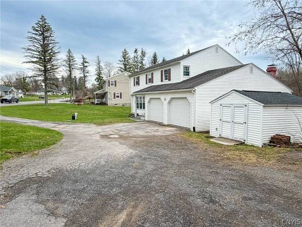 2955 Graffenburg RD, New Hartford, NY 13413