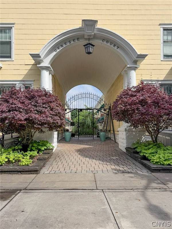 7 Genesee CT, Utica, NY 13502