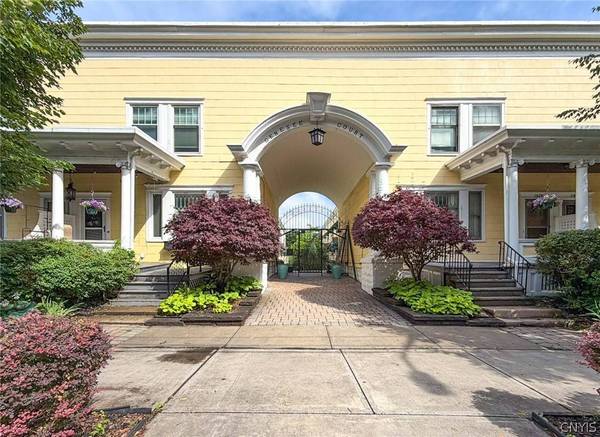 7 Genesee CT, Utica, NY 13502