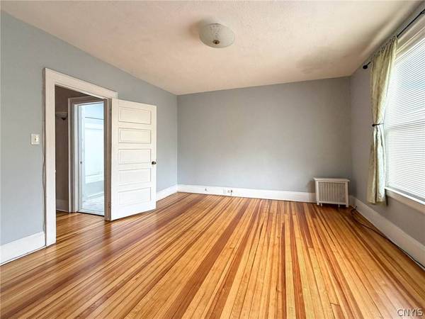 7 Genesee CT, Utica, NY 13502