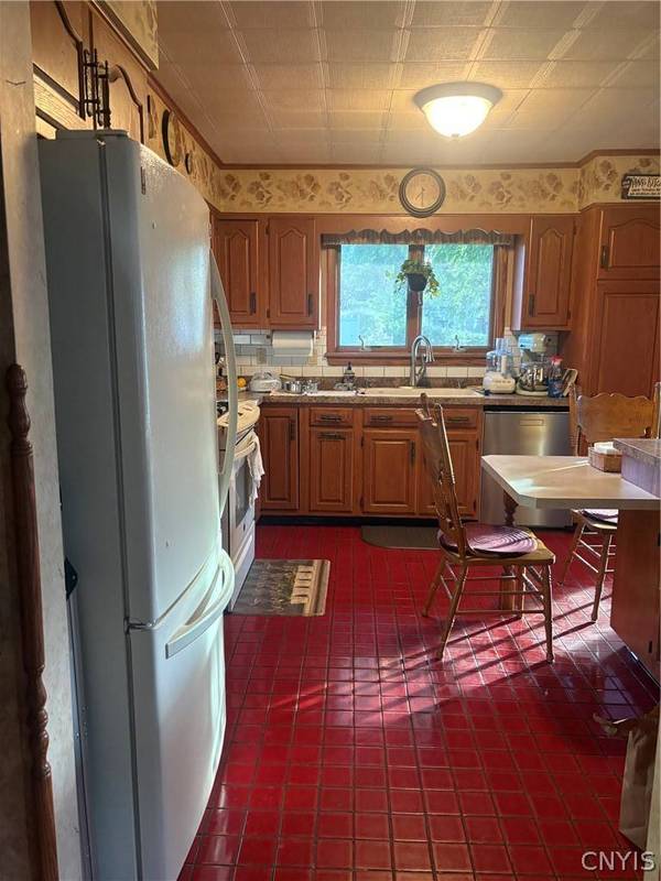 1 Mary ST, Whitesboro, NY 13492