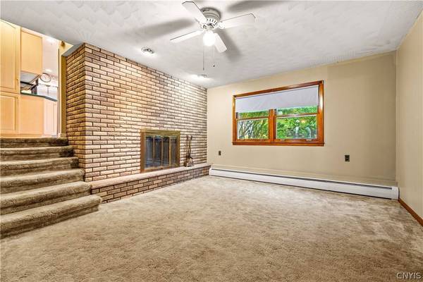 78 Taber RD, New Hartford, NY 13413