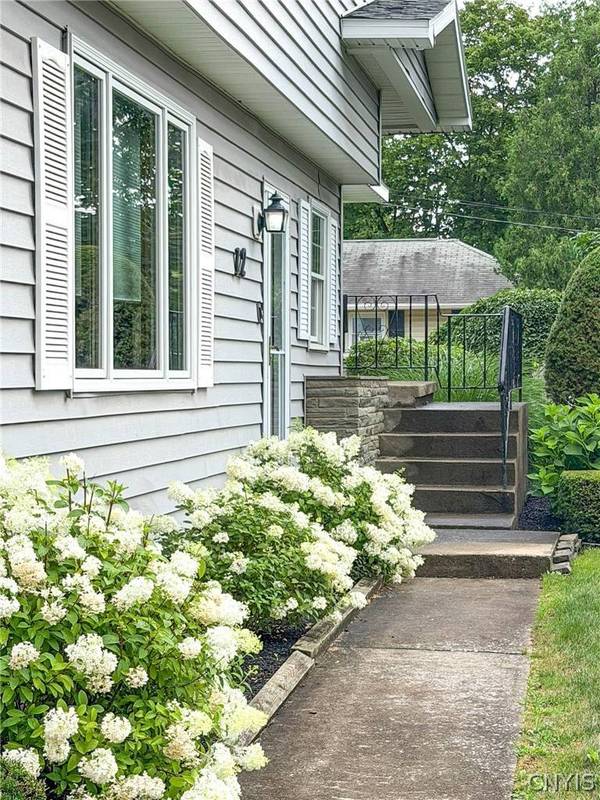 12 Gilbert RD, Whitesboro, NY 13492