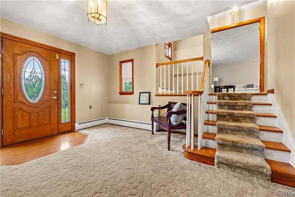78 Taber RD, New Hartford, NY 13413