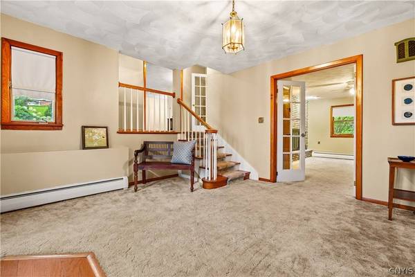 78 Taber RD, New Hartford, NY 13413