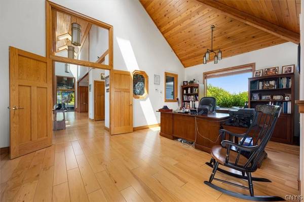 8944 Tibbitts RD, New Hartford, NY 13413