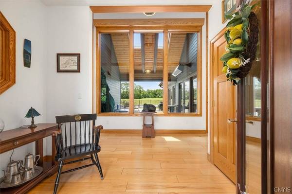 8944 Tibbitts RD, New Hartford, NY 13413